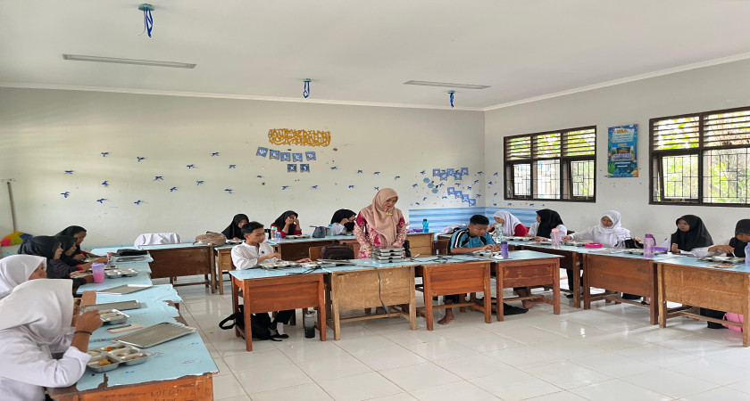 MBG Program Presiden Prabowo telah Hadir Di MAN 1 Tubaba : Siswa Antusias Nikmati Makanan Bergizi dan Sehat